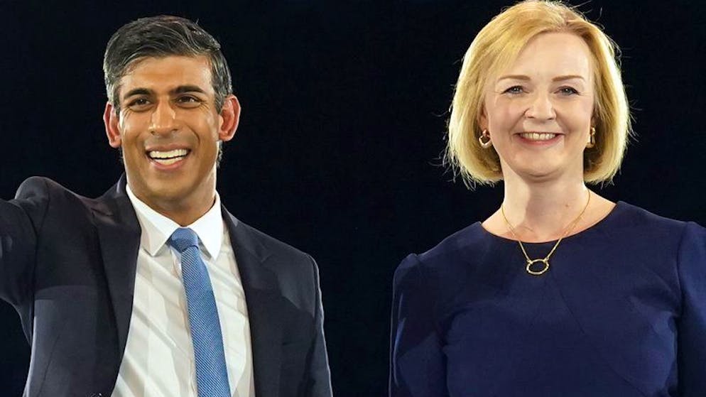 August 31, 2022, Great Britain, London: Candidates to succeed Prime Minister Johnson Rishi Sunak (L) and Liz Truss stand next to each other during an election campaign event at Wembley Arena.  (To DPA Carr 