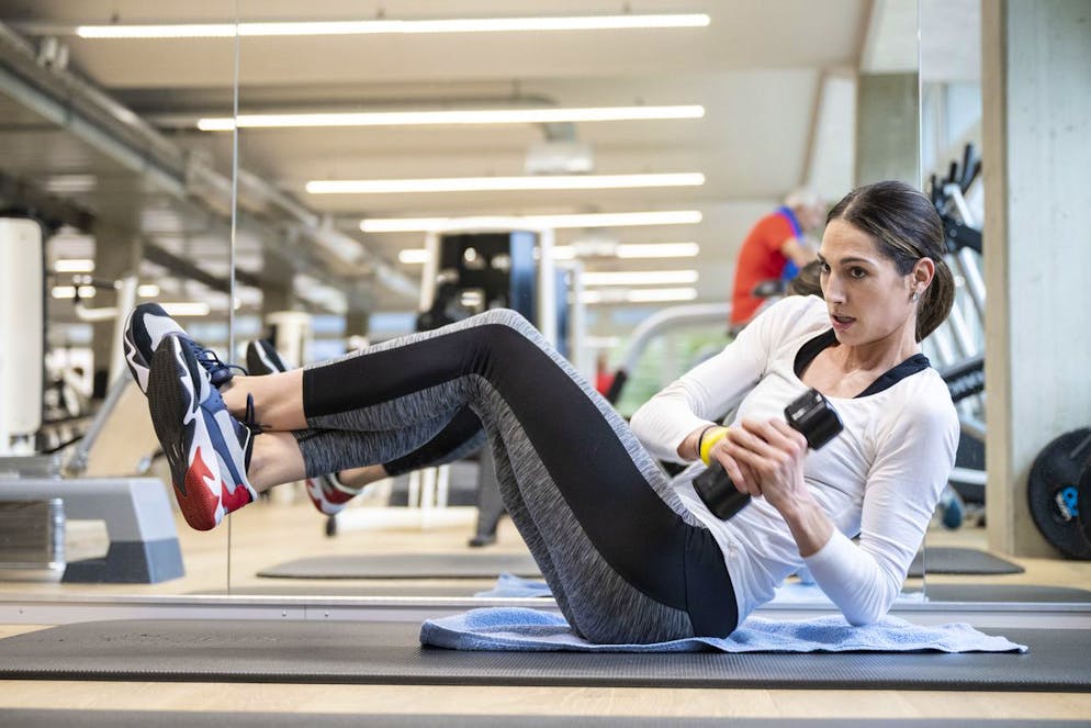 Le restrizioni legate alla pandemia di Covid hanno pesato molto sui centri fitness elvetici: tra la fine del 2019 e la fine dell'anno scorso il numero degli operatori e fornitori è sceso del 6% a 1'300 circa, mentre i membri sono diminuiti del 18% (foto d'archivio).