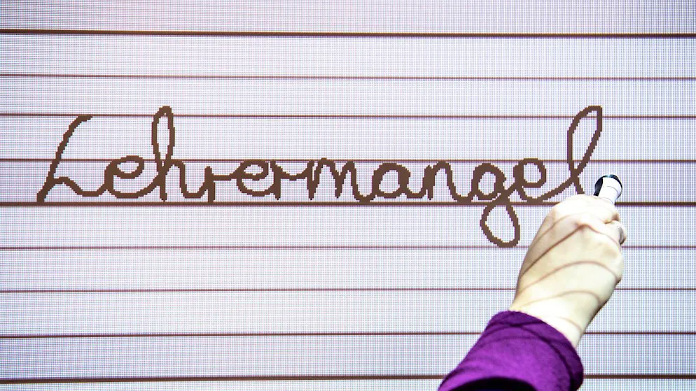 Der Kanton Bern will immerhin prüfen, wie er das Umsatteln von Berufsleuten auf den Lehrerberuf zusätzlich unterstützen könnte. (Symbolbild)