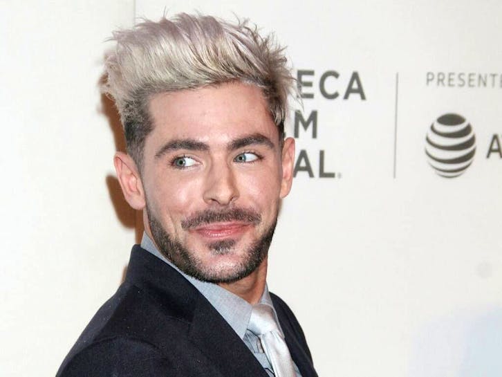 Mascella trasfigurata Zac Efron nega gli interventi di chirurgia