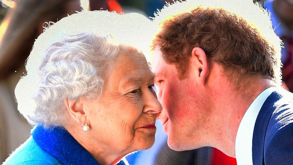 LONDON, ENGLAND – MAY 18: Queen Elizabeth II and Prince Harry attend the annual Chelsea Flower Show at Royal Hospital Chelsea on May 18, 2015 in London, England.  (Photo by Julian Simmonds - WPA Pool/Getty Images)