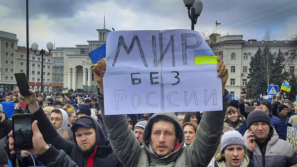 "Un monde sans Russie": manifestation contre l'occupation russe à Kherson début mars.