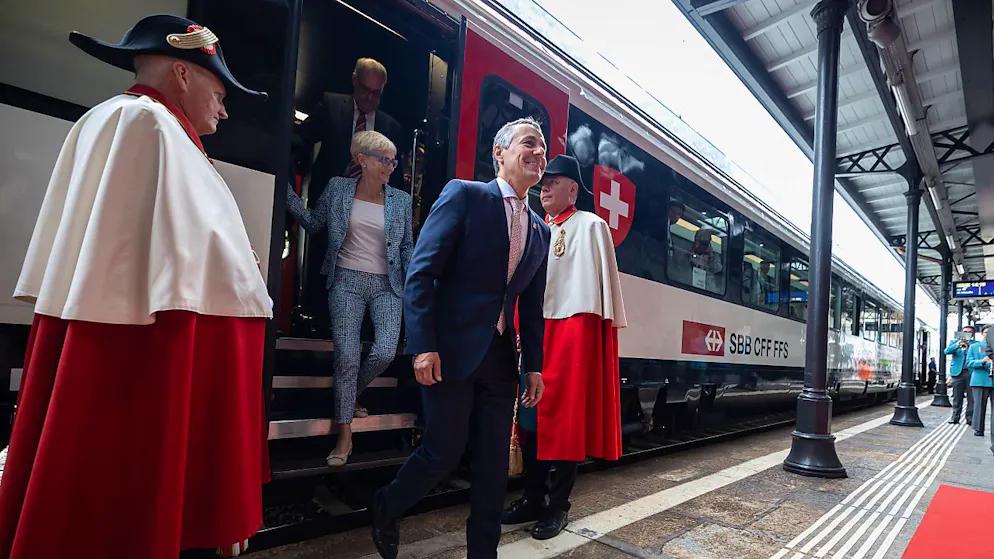 Mercredi, le Tessin a fêté son président de la Confédération. Sur la photo, Ignazio Cassis lors de l'arrêt du train spécial à Biasca.