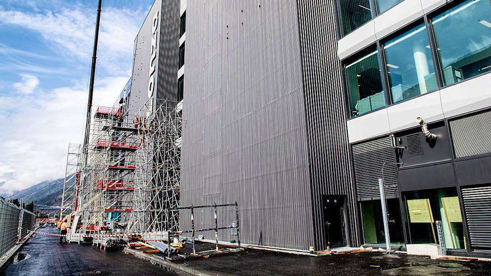 Le géant de la sous-traitance pharmaceutique Lonza a terminé l'agrandissement de ses installations de Viège, en Valais. (archives)