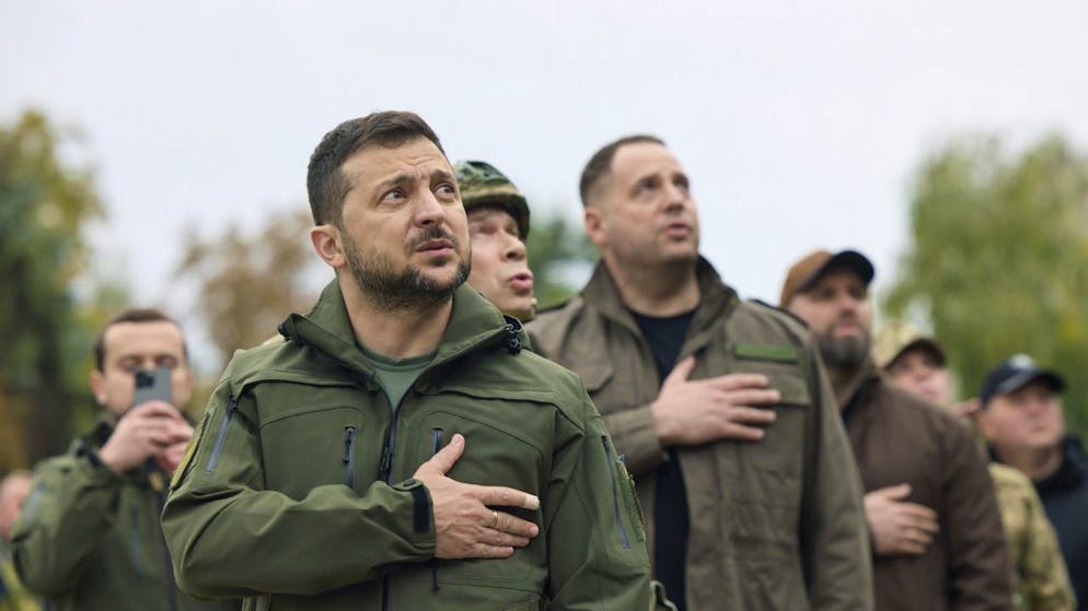 Dans son allocution télévisée nocturne, dont la vidéo a été publiée peu après l'accident, M. Zelensky a indiqué qu'il revenait de la région de Kharkiv.