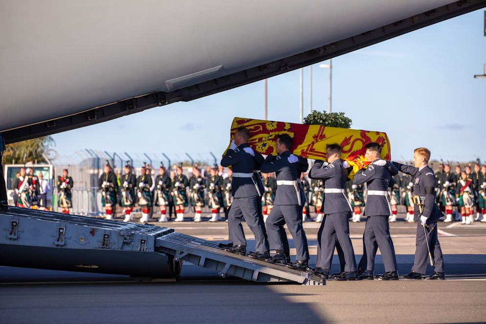 epa10182320 A handout image issued by the British Ministry of Defense shows pallbearers from the Royal Air Force carrying the coffin of Britain's Queen Elizabeth II past the Royal Scots.  , 13 September 2022. The coffin of Queen Elizabeth II traveled from Edinburgh city center at St Giles' Cathedral to Edinburgh International Airport, where it was carried on a waiting C17 aircraft and flown to RAF Northolt.  Palace of Westminster.  EPA/A/CPL Ciaran McFalls RAF/British Ministry of Defence/Handout Mandatory Credit: MOD/Crown Copyright Manual Editorial Use Only/No Sale