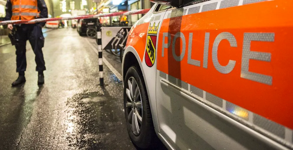 La police cantonale bernoise a été informée peu après 02h30 dans la nuit de samedi à dimanche qu'un homme blessé avait été retrouvé à Longeau, à proximité d'une station essence. (image d'illustration)