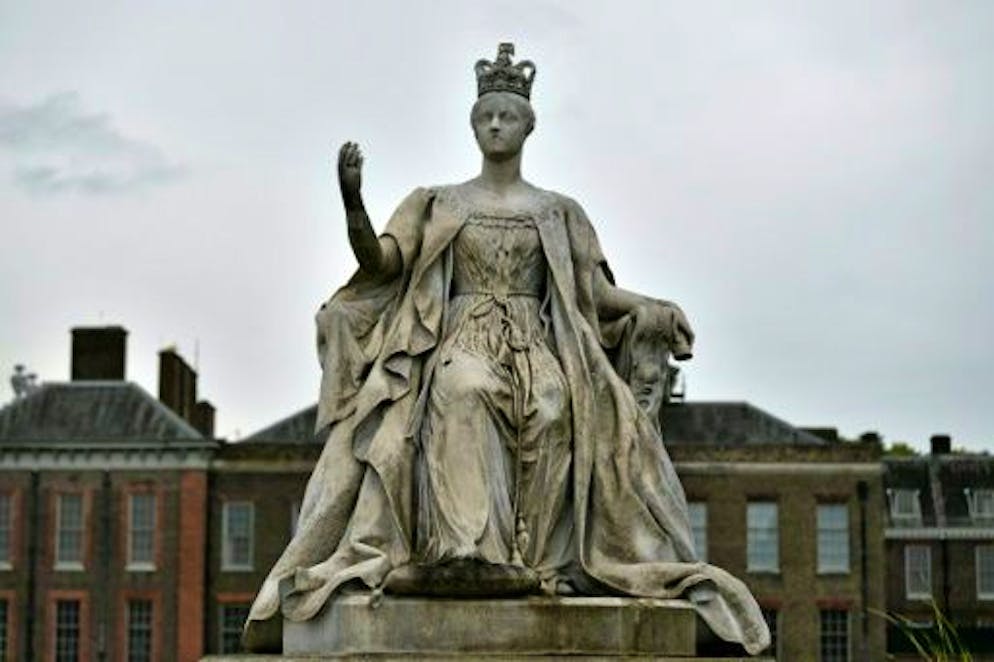 La statue de Victoria devant le palais de Kensington à Londres