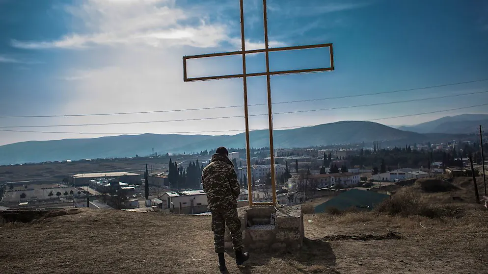 Les prières d'un soldat arménien au Nagorny-Karabakh.