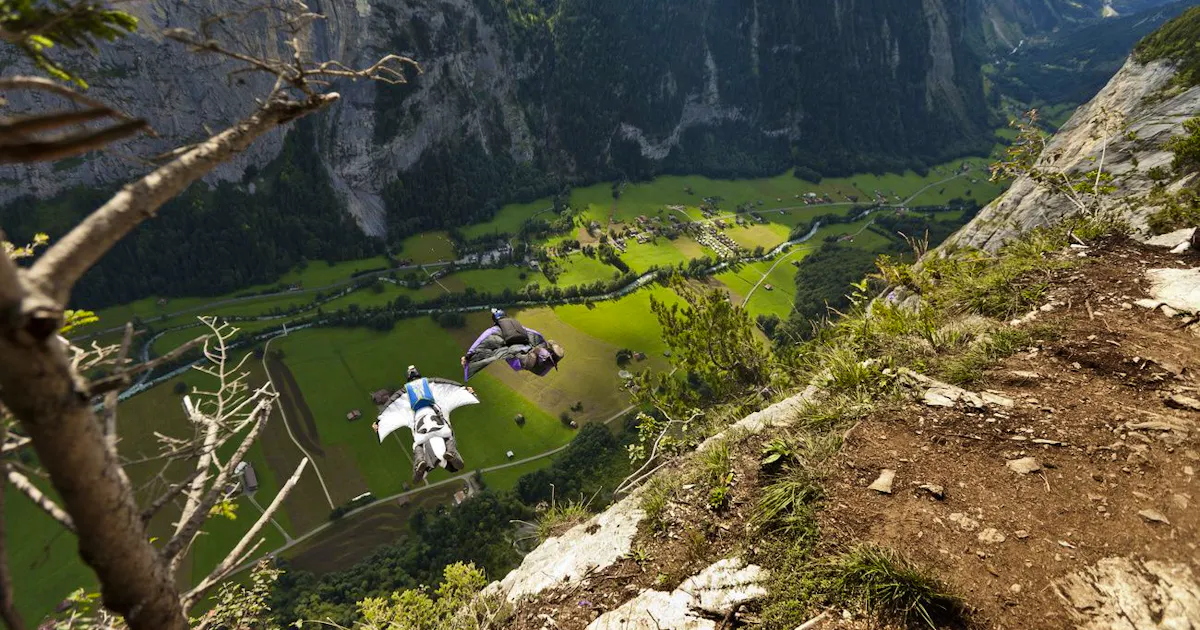 Base-jump et parapente: Deux accidents mortels dans l'Oberland bernois ...