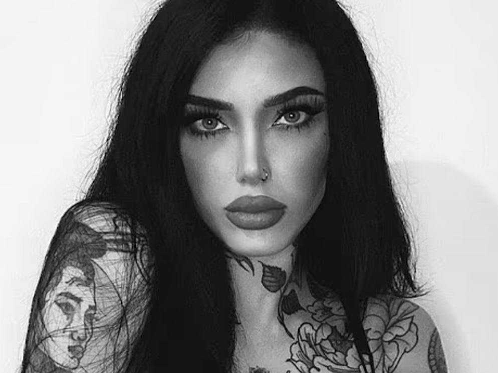 Adam Levine muss sich gegen Fremdgeh-Vorwürfe wehren. Auch Komikerin Maryka warf Levine vor, ihr mehrmals geschrieben zu haben. 