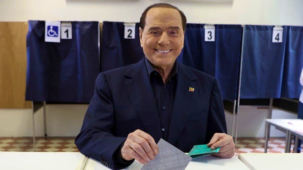 Aussichtsreiche Kandidaten bei den Parlamentswahlen in Italien. Der fast 86-jährige <strong>Silvio Berlusconi </strong>bemüht sich bei den Wahlen um keine vierte Amtszeit als Ministerpräsident. Stattdessen will er einen Senatssitz gewinnen. Vor knapp zehn Jahren war Berlusconi wegen einer Verurteilung wegen Steuerbetrugs aus dem Senat geworfen worden.