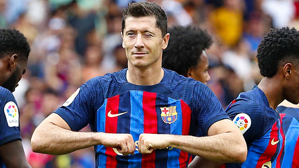 Robert Lewandowski schiesst nun Tore beim Stammklub von Lionel Messi.