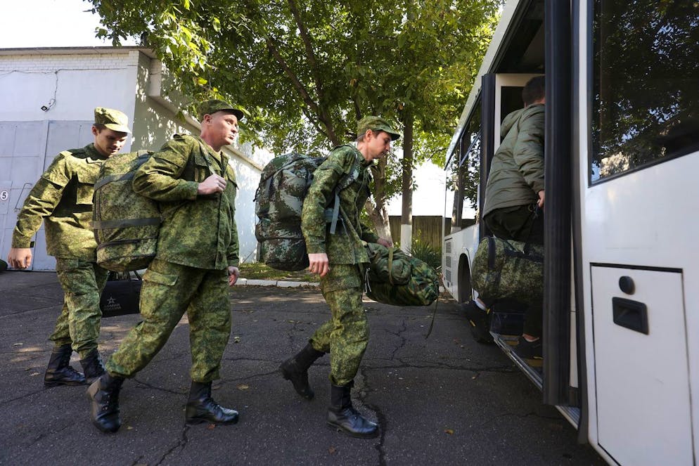 Sie sind direkt von Putins Teilmobilisierung betroffen: Rekruten steigen am 25. September in den Bus, der sie in die Ukraine bringt.