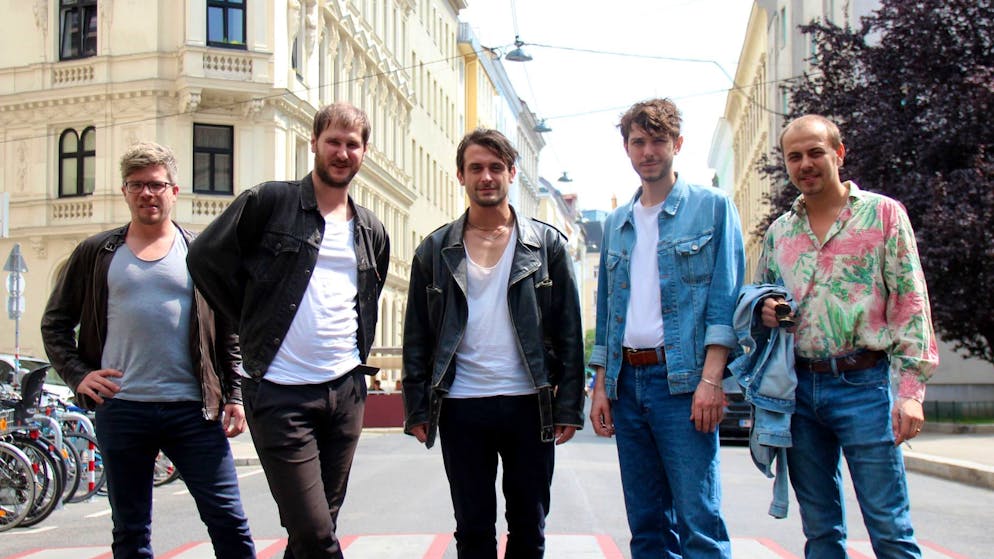 Die Mitglieder der Wiener Band Wanda im Jahr 2021 (von links nach rechts): Lukas Hasitschka, Marco Michael Wanda, Manuel Christoph Poppe, Christian Hummer (2022 gestorben) und Reinhold Weber.