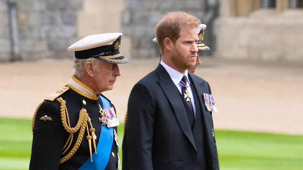 Wollte Harry seinen Vater nicht treffen oder hatte jener keine Zeit? Britische Medien sind sich in ihren Berichten unschlüssig.