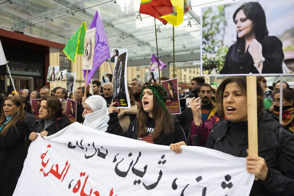 Berne 150 Personnes Demandent Justice Pour Masha Amini 9999