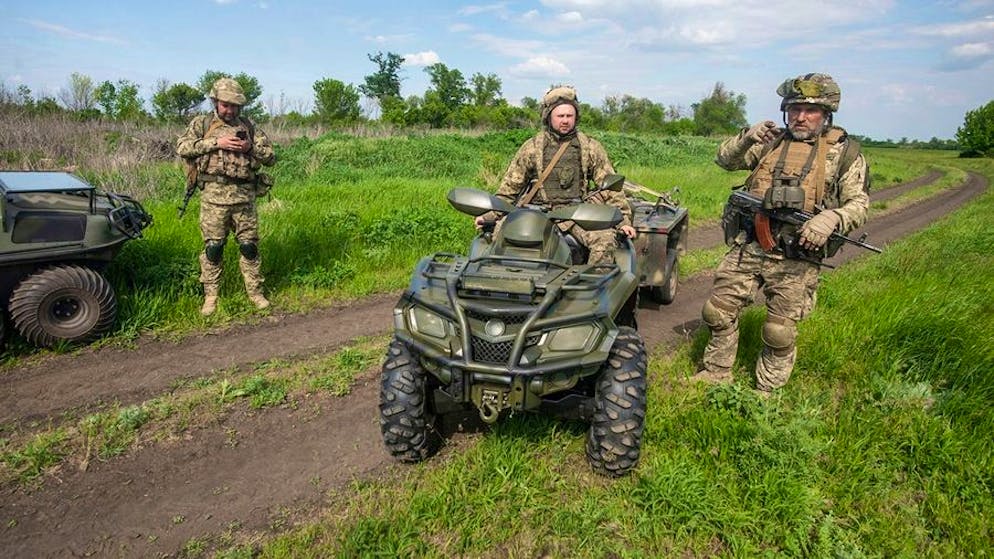 Leichte Einheiten wie diese der 93. Mechanisierte Brigade sorgen in Charkiw für schnelle Vorstösse der ukrainischen Streitkräfte.