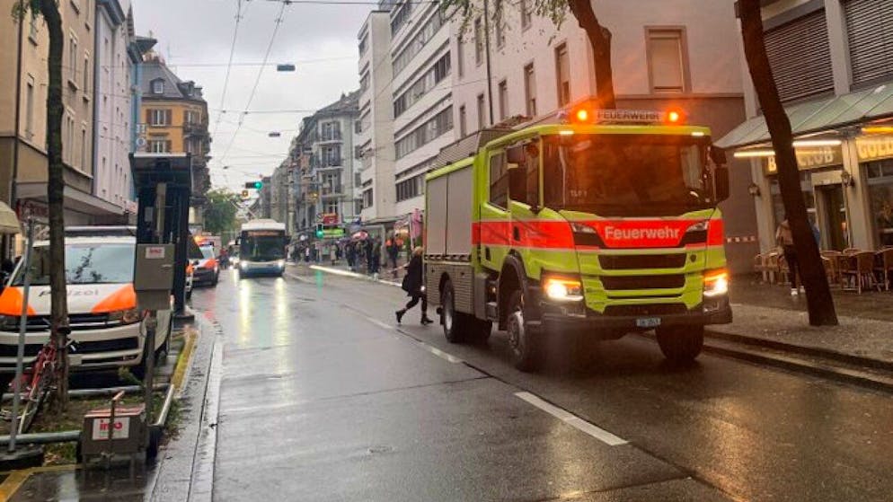 Zurich's professional fire brigade extinguishes two fires - gallery.  The Zurich professional fire brigade had to move out to a fire in District 4 on Wednesday.  (Image: Zurich City Police)