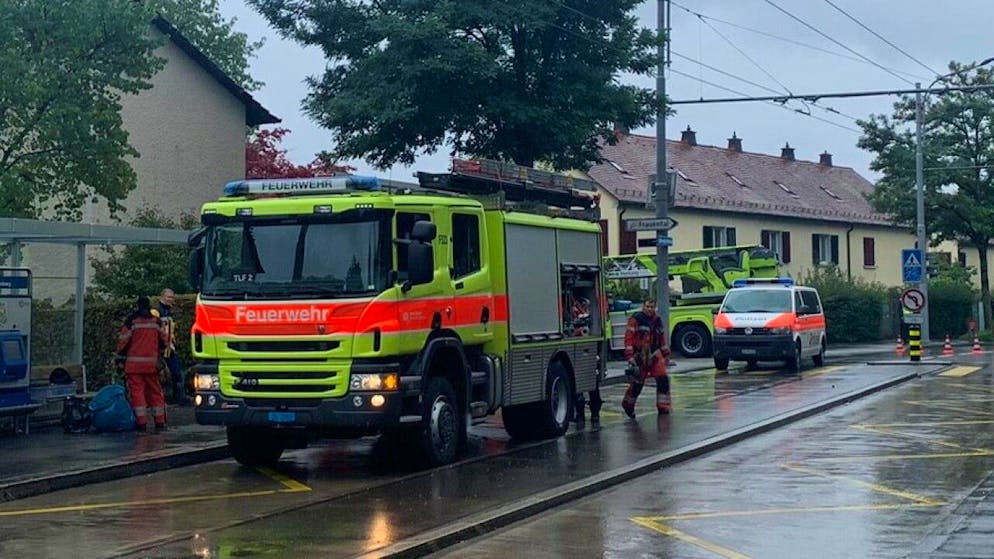 Zurich's professional fire brigade extinguishes two fires - gallery.  The Zurich professional fire brigade also had to extinguish a room fire in a family home in District 3.  (Image: Zurich City Police)