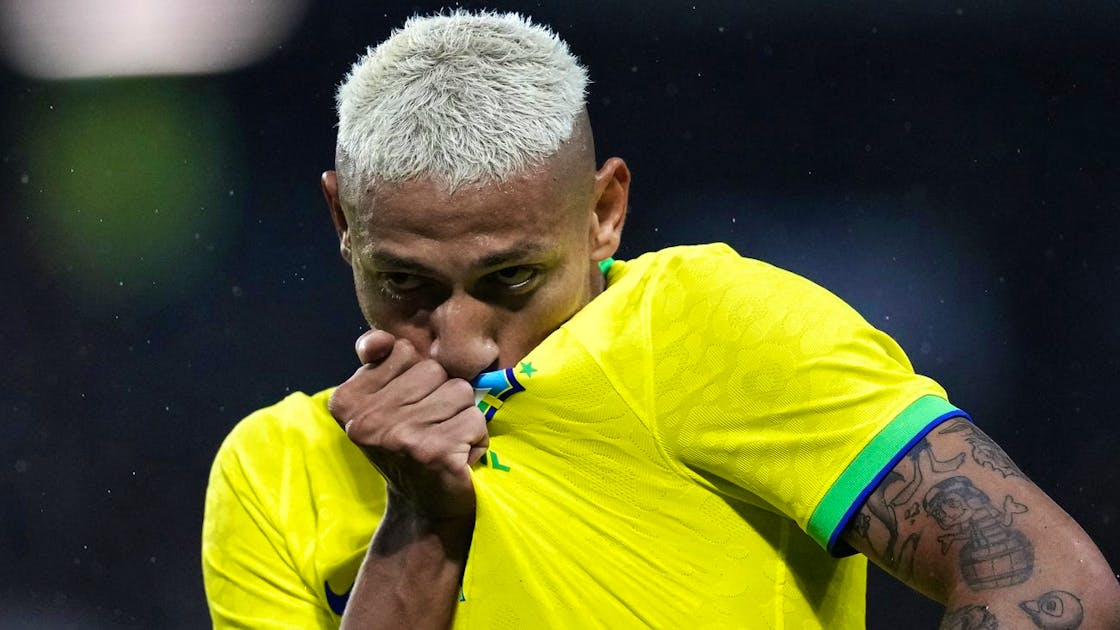 “It’s a shame”.  Shameful gesture during the Brazil match