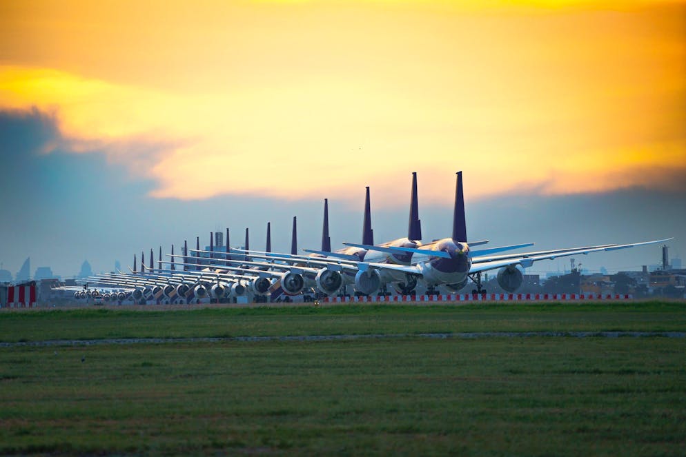 (Iata), porte-voix des compagnies, et le duopole d'avionneurs Boeing et Airbus prévoient toujours un doublement du nombre de voyages aériens dans les 25 prochaines années, de 5 à 10 milliards par an dans le monde.