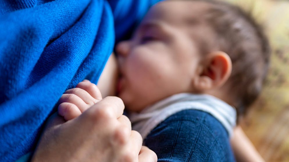 Muttermilch. Was, die stillt dieses grosse Kind noch immer?