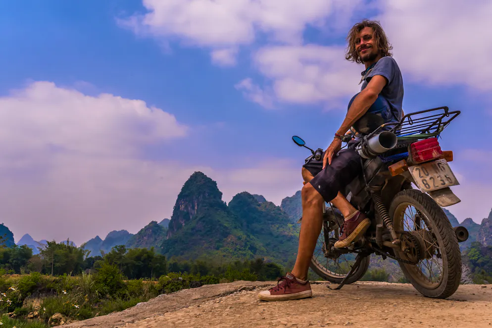 St. Galler Claudio Sieber ging auf Weltreise – und blieb. Für blue News hat der Reisefotograf, hier bei einem Motorrad-Trip in Vietnam, seine liebsten Bilder gesammelt.