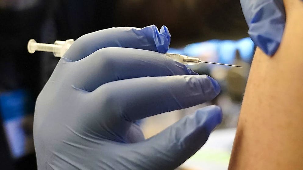 Da lunedì, i Cantoni organizzeranno la vaccinazione anticovid di richiamo, consigliata soprattutto ai soggetti fragili e al personale sanitario.