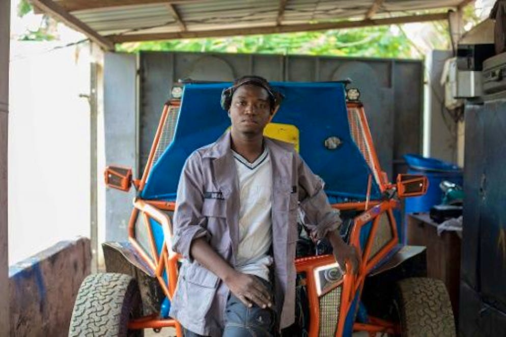 Un passionné de mécanique fait naître à Lomé la première voiture «Made in Togo» - Gallery. Raouf devant sa Raptor, à Lomé le 2 août 2022
