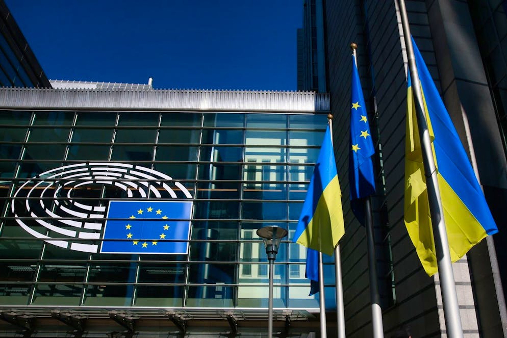 Chronologie des Krieges in der Ukraine. <strong>24. Februar: </strong>Die Ukraine bricht die diplomatischen Beziehungen zu Russland ab. Die EU verhängt ein Sanktionspaket, das den Finanz-, Energie-, Verkehrs- und Technologiesektor sowie die Visapolitik betrifft. Zudem sanktioniert sie erste russische Staatsbürger.