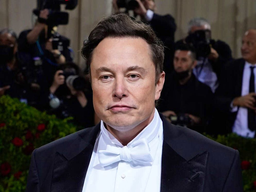 Elon Musk blames his strained relationship with his daughter … on “communism”.