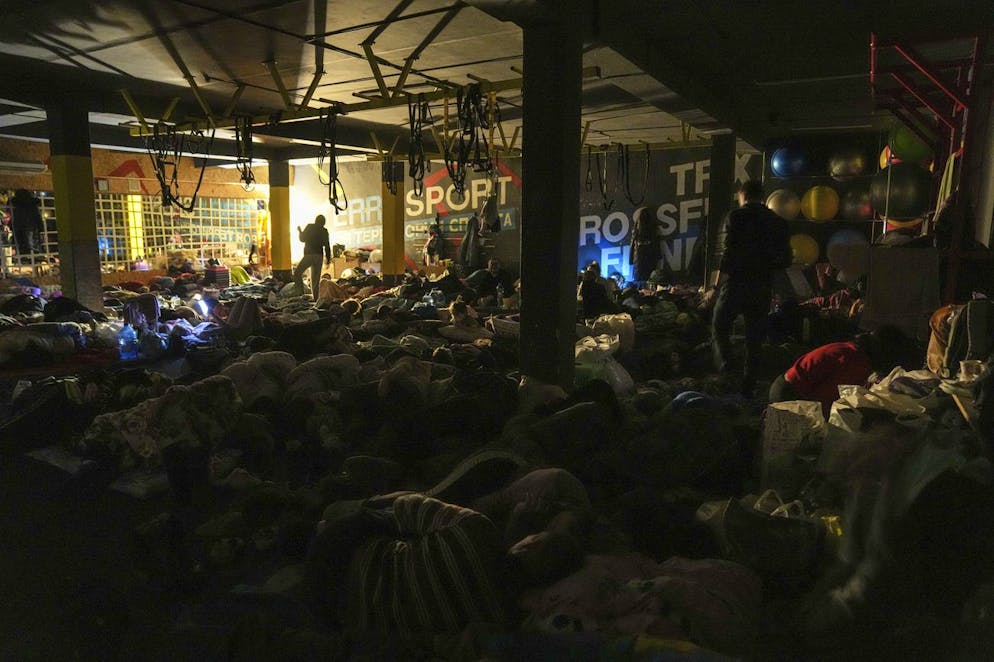 Chronologie des Krieges in der Ukraine. <strong>27. Februar:</strong> Die Gefechte erfassen auch Mariupol. In einem Sportzentrum suchen 2'000 Menschen Unterschlupf.