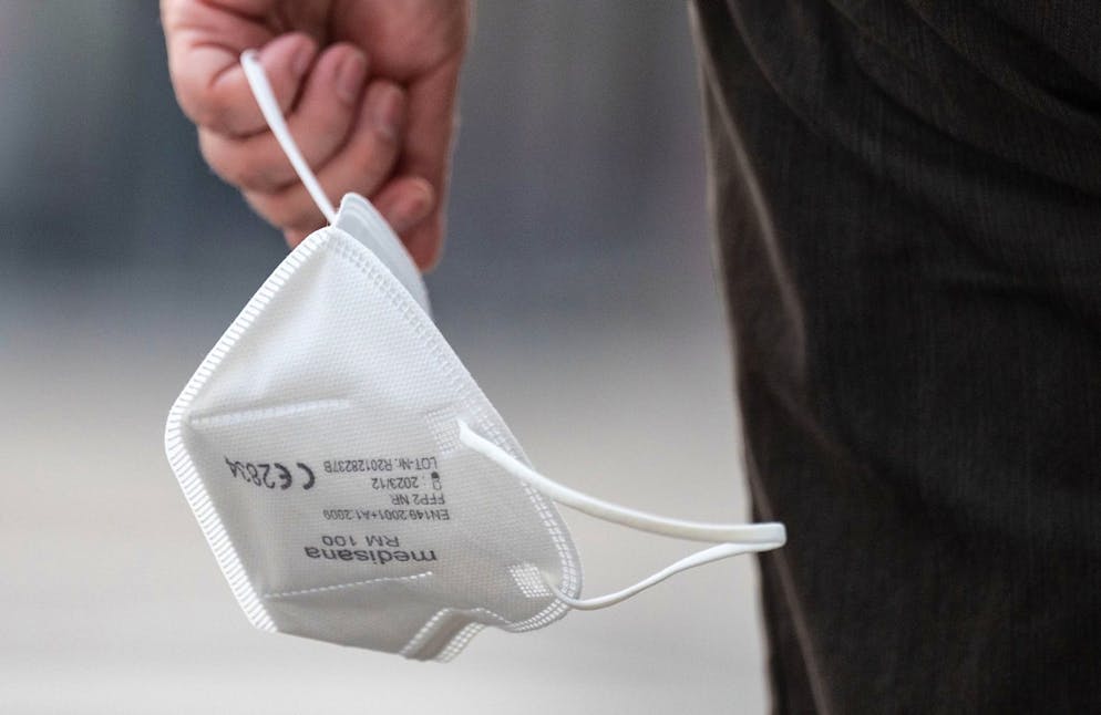 Die SBB verkaufen 900'000 FFP2-Masken. Ein Vorratsverkauf mit Haken. Denn die Masken stehen kurz vor ihrem Ablaufdatum. (Symbolbild)