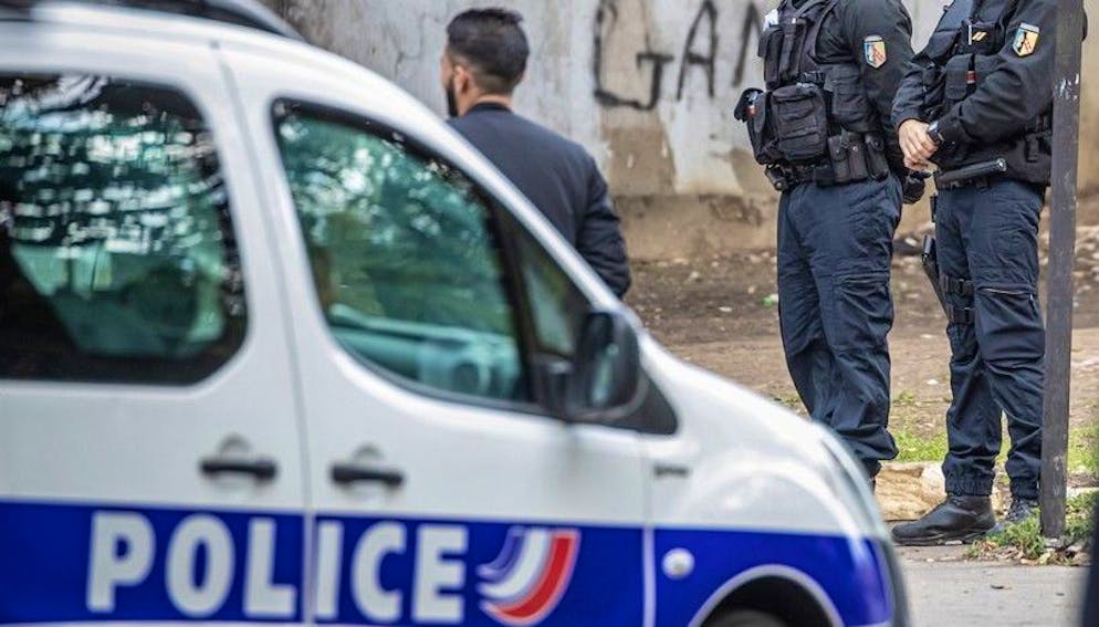 Mardi, les trois agents de la Brigade des réseaux ferrés franciliens étaient «en mission» devant la préfecture de police quand ils ont été attaqués «par un individu qui s'est précipité sur (l'un d'entre eux) pour essayer de lui prendre son arme», avait expliqué le préfet de police Laurent Nuñez. (image d'illustration)