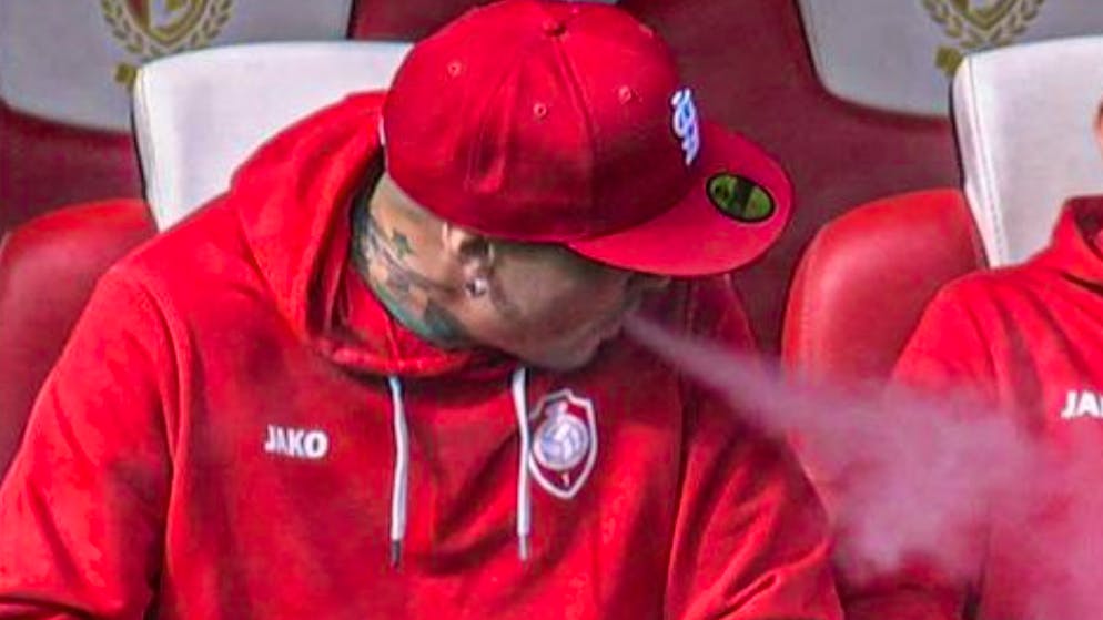 Teamkollege von Frey suspendiert. Nainggolan raucht E-Zigarette auf Ersatzbank