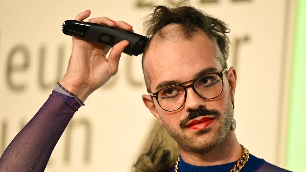 Bei Dankesrede Kopf rasiert. Der deutsche Buchpreis geht an Kim de l'Horizon aus Ostermundigen