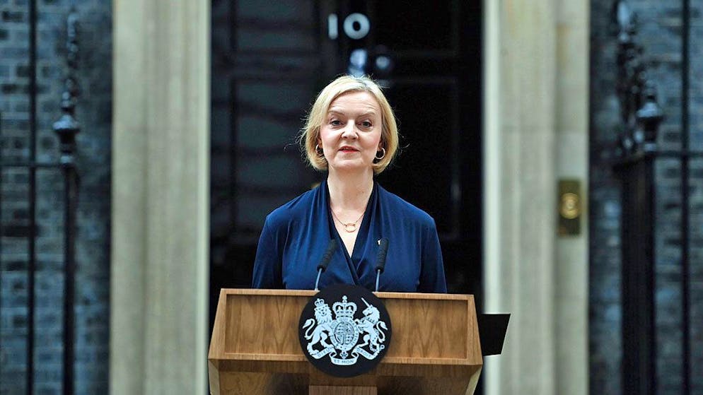 Stimmen aus einem Londoner Pub. «Eine idiotische Farce» – «Truss' Unfähigkeit war spektakulär»