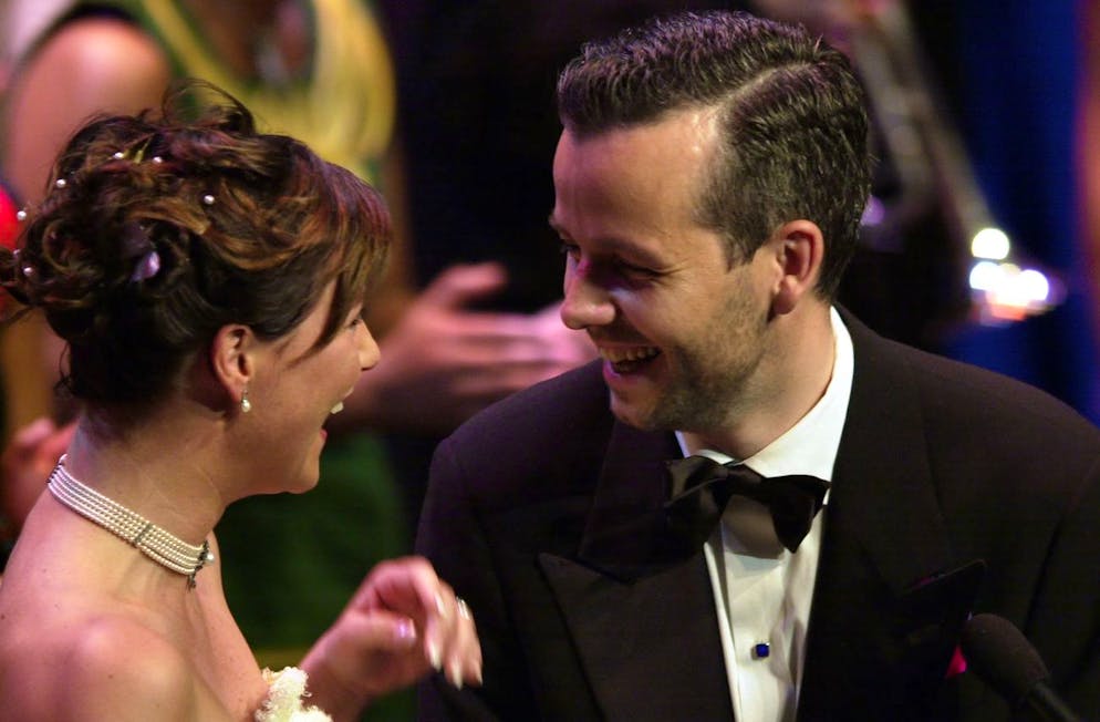 Prinzessin Märtha Louise und ihr Schamane Durek Verrett. Märtha Louise war bereits einmal verheiratet. Im Jahr 2002 heiratete sie den Schriftsteller Ari Behn. Die Ehe wurde 2017 geschieden. 2019 nahm sich Behn das Leben.