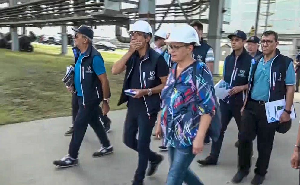 Chronologie des Krieges in der Ukraine. <strong>1. September:</strong> Ein Team der Internationalen Atomenergiebehörde (IAEA), angeführt von Generaldirektor Raffael Grossi, trifft zur Inspektion des Atomkraftwerks Saporischschja ein. Die IAEA fordert schnelle Massnahmen, um einen möglichen Atomunfall zu verhindern. Saporischschja ist das grösste Atomkraftwerk Europas.