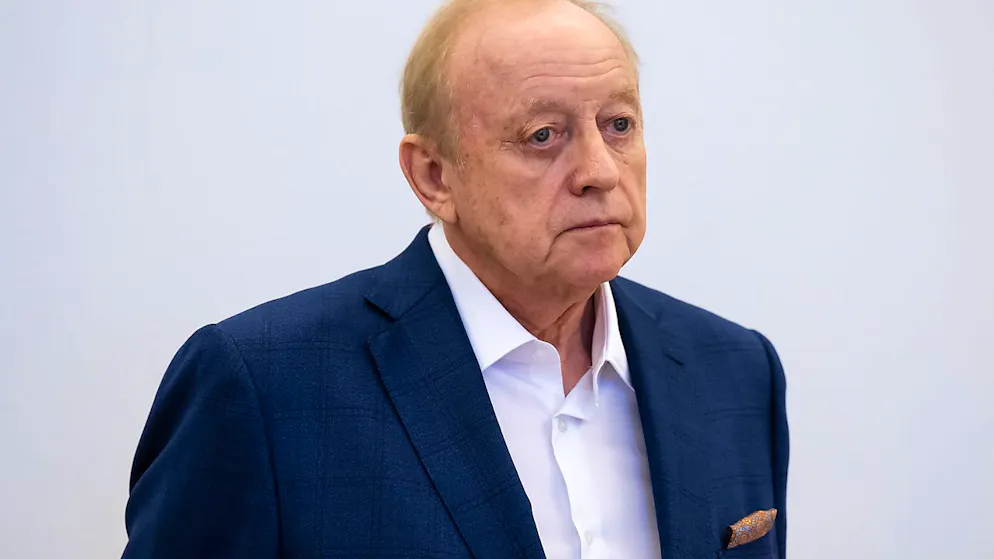 Jubel für Schuhbeck: Verurteilter Koch singt bei Dinner-Show - Gallery. Das Gericht sieht es als erwiesen an, dass Schuhbeck Steuern in Millionenhöhe hinterzogen haben soll.