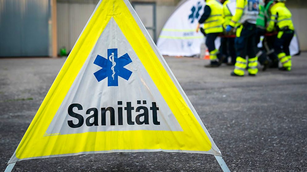 Ein Sanitäter wurde angegriffen. (Symbolbild)