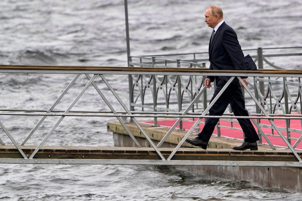 Chronologie des Krieges in der Ukraine. <strong>29. Oktober: </strong>Wladimir Putin hatte im Juli 2022 beim «Tag der Marine» noch die Stärke seiner Seestreitkräfte gefeiert. Am 29. Oktober wurde die russische Schwarzmeerflotte von der Ukraine mit Wasserdrohnen empfindlich getroffen.