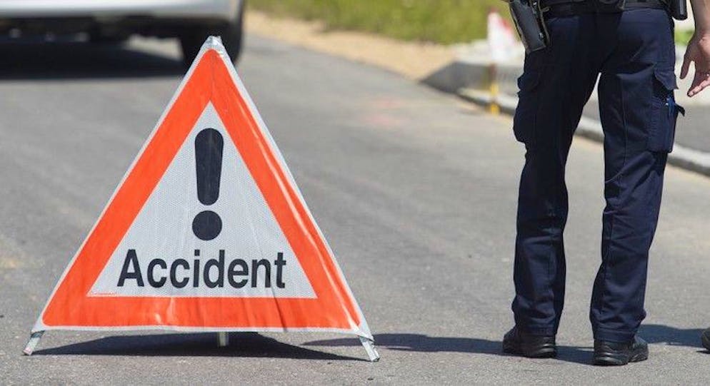 Selon le communiqué, les forces d'intervention ont trouvé sur place l'homme grièvement blessé, qui est décédé sur le lieu de l'accident (image d'illustration).