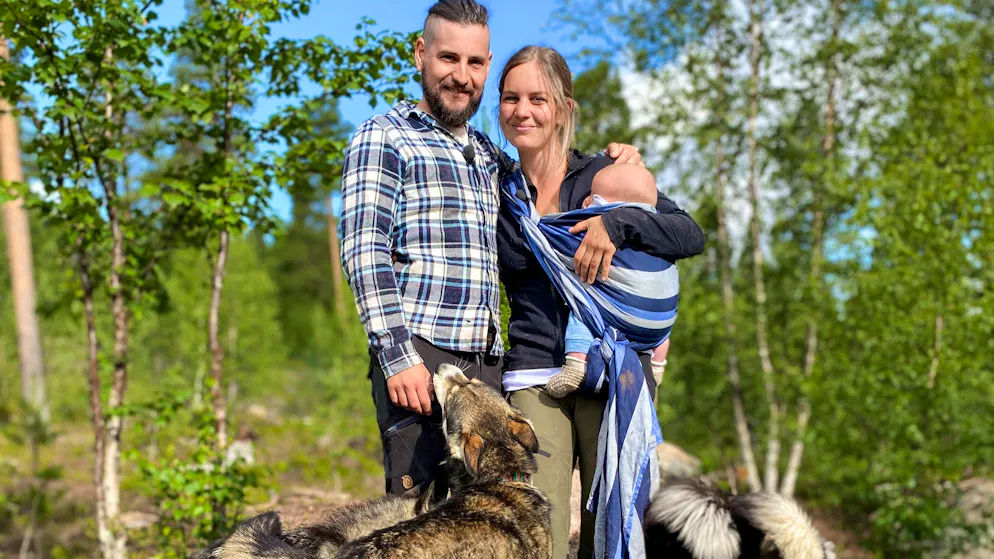 Josi Habermann und Markus Brülisauer aus «Auf und davon». Josephine «Josi» Habermann und Markus Brülisauer sind 2019 in den Norden Finnlands gezogen und haben dort ein Camp eröffnet für Wildnis-Abenteuer mit Schlittenhundfahrten, Kanutouren oder wildes Campieren.