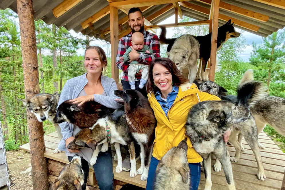 Josi Habermann und Markus Brülisauer aus «Auf und davon». Familie Habermann-Brülisauer lebt mit Baby Aaro (7 Monate) und 32 Huskys im finnischen Lappland.