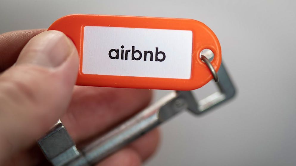 Accommodation platforms such as Airbnb or Booking.com will have to pass more information to the EU authorities in the future.  (Icon picture)