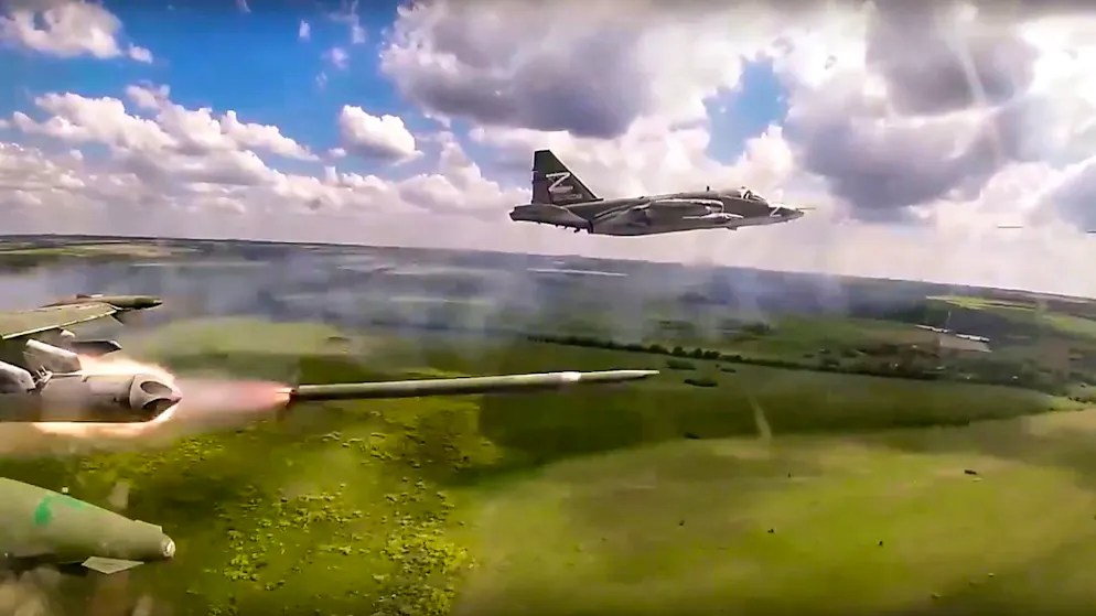 Un caccia russo Su-25 in missione in Ucraina (foto d'archivio messa a disposizione da Ministero russo della Difesa)