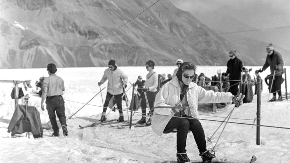 Fehlender Schnee in den Bergen. Dem Skisport droht das Aus