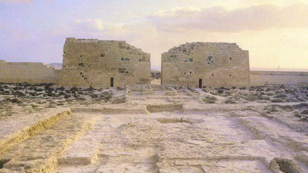 Der Tempel Taposiris Magna – hier auf einem undatierten Foto – liegt 50 Kilometer westlich von Alexandria an der Mittelmeerküste.
